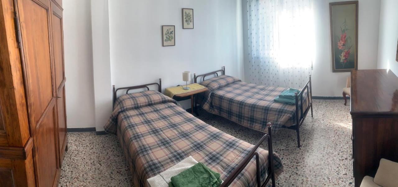 Casa Bianca 4 - Confortevole In Centro A Монелья Екстер'єр фото