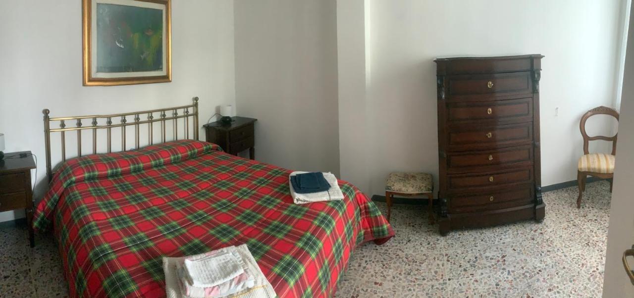Casa Bianca 4 - Confortevole In Centro A Монелья Екстер'єр фото